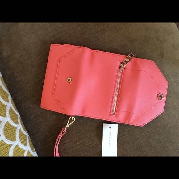 New - Ann Taylor wristlet - Picture 3 of 3